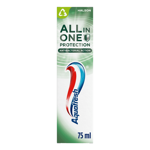 Foto van Aquafresh Tandpasta all-in-one antibacterial action op witte achtergrond