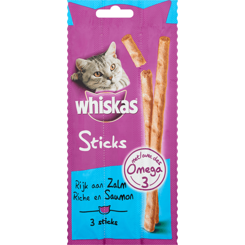 Foto van Whiskas Kattensnacks sticks rijk aan zalm op witte achtergrond