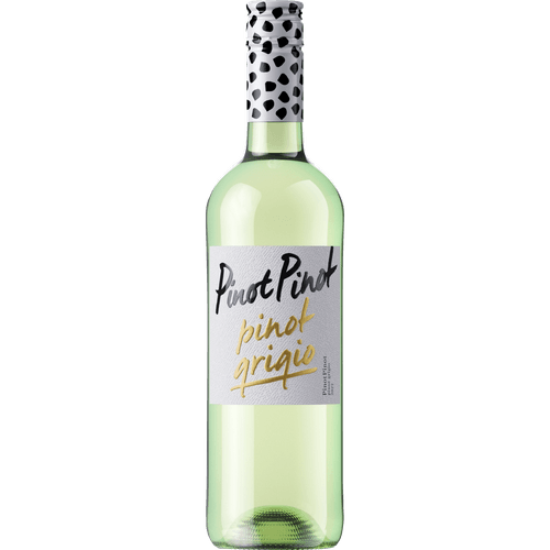 Foto van PinotPinot Pinot grigio op witte achtergrond