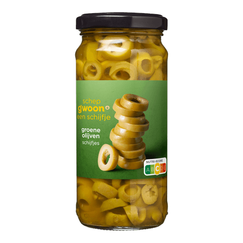 Foto van G'woon Groene olijven schijfjes op witte achtergrond