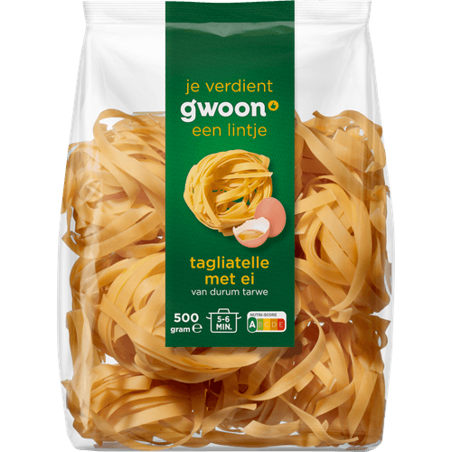 Foto van G'woon Tagliatelle met ei op witte achtergrond