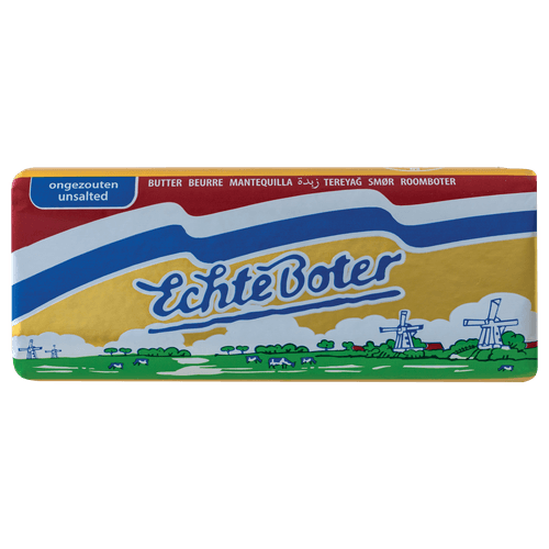 Foto van Echte Roomboter ongezouten op witte achtergrond