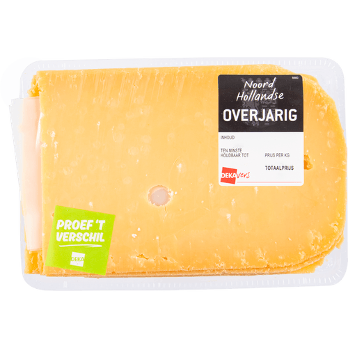 Foto van DekaVers Overjarige kaas 48+ gesneden op witte achtergrond