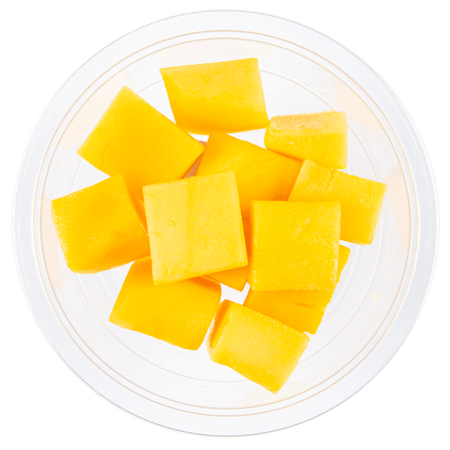 Foto van Healthy Hand Mango blokjes op witte achtergrond