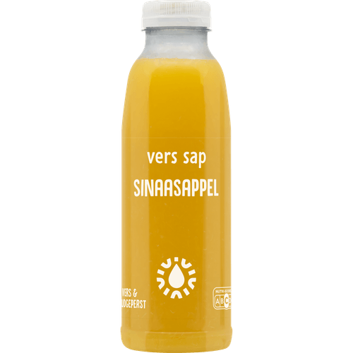 Foto van Sinaasappelsap op witte achtergrond