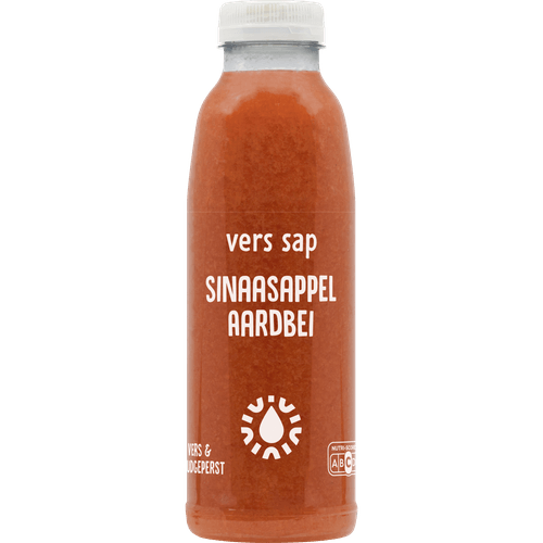 Foto van Sap sinaasappel aardbei op witte achtergrond