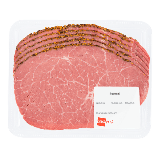 Foto van DekaVers Pastrami op witte achtergrond