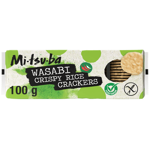 Foto van Rice crackers wasabi crispy op witte achtergrond