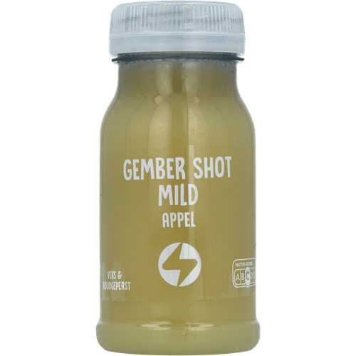 Foto van Mild shot appel gember citroen op witte achtergrond