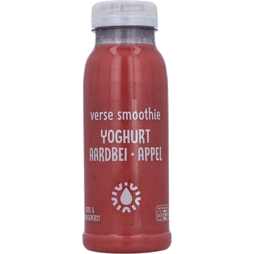 Foto van Smoothie yoghurt aardbei op witte achtergrond