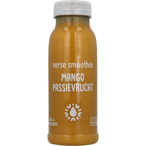 Foto van Smoothie mango passievrucht op witte achtergrond