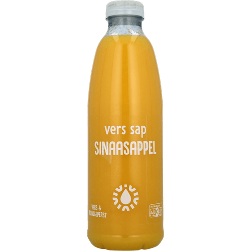 Foto van Sinaasappelsap op witte achtergrond