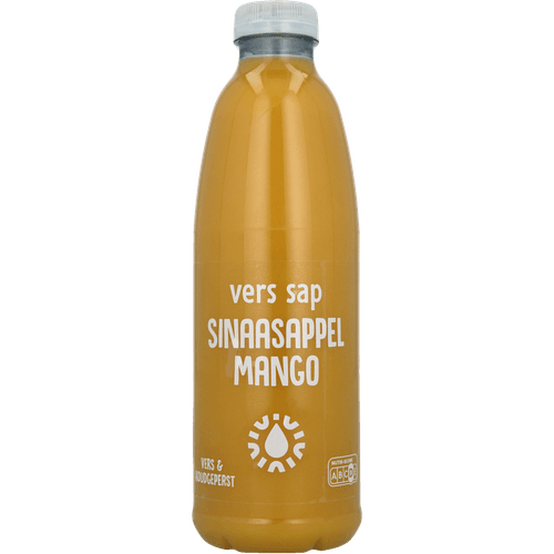 Foto van Sap sinaasappel mango op witte achtergrond