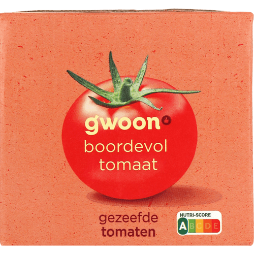 Foto van G'woon Gezeefde tomaten op witte achtergrond