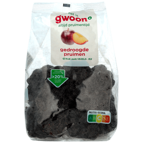 Foto van G'woon Gedroogde pruimen op witte achtergrond