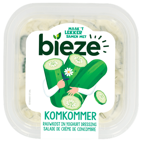 Foto van Bieze Rauwkost komkommer op witte achtergrond