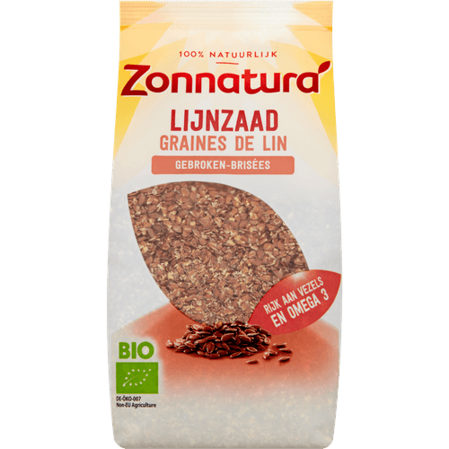 Foto van Zonnatura Gebroken lijnzaad op witte achtergrond