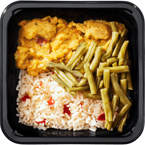 Foto van DekaMarkt Kip kerrieschotel met boontjes op witte achtergrond