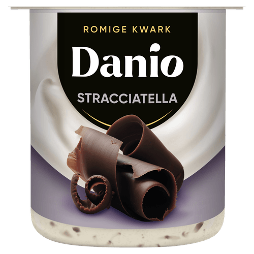 Foto van Danio Romige kwark stracciatella op witte achtergrond