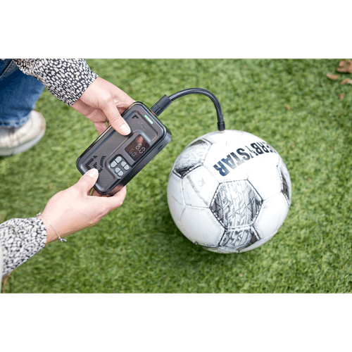 Foto van QLT draadloze luchtcompressor op witte achtergrond