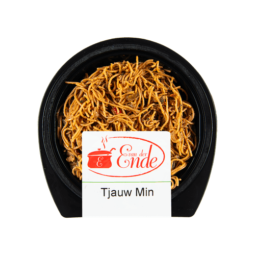 Foto van Maaltijd tjauw min op witte achtergrond