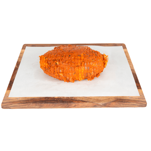 Foto van DekaVers Scharrel kipdijrollade gekruid op witte achtergrond