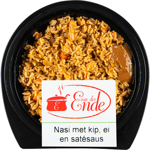 Foto van Maaltijd nasi sate op witte achtergrond