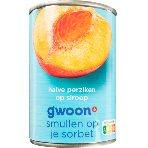 Foto van G'woon Halve perziken op lichte siroop op witte achtergrond