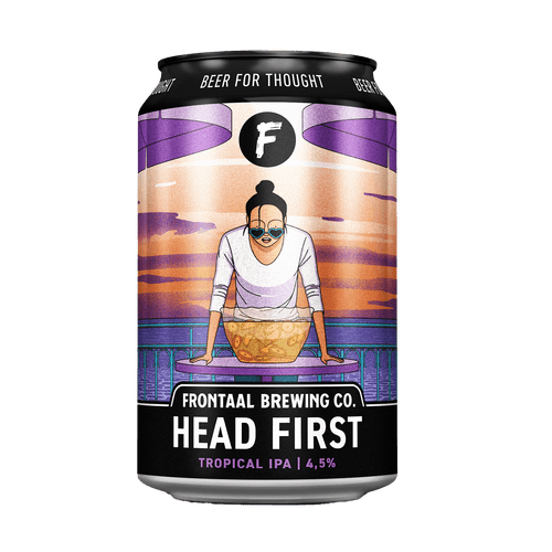 Foto van Frontaal Head first op witte achtergrond