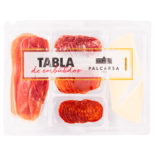 Foto van Palcarsa Spaanse tapasschotel vleeswaren - kaas op witte achtergrond