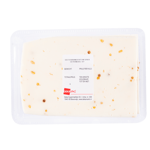 Foto van DekaVers Geitenkaas koriander fenegriek plakken op witte achtergrond