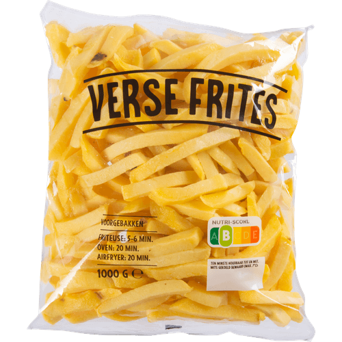 Foto van Verse frites op witte achtergrond