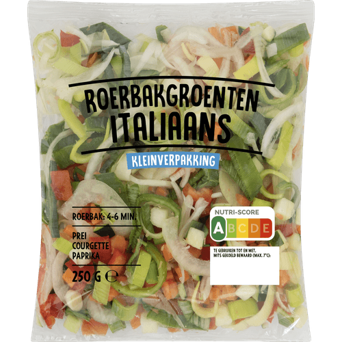 Foto van Roerbakgroente italiaanse stijl op witte achtergrond