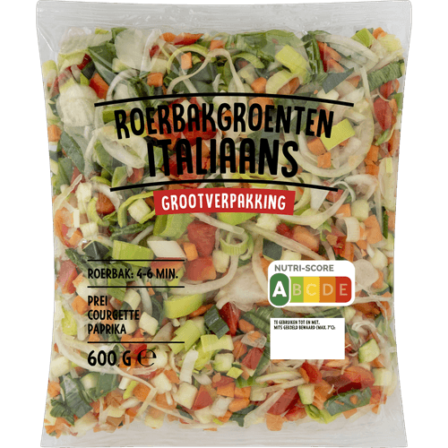 Foto van Roerbakgroente italiaanse stijl voordeel op witte achtergrond