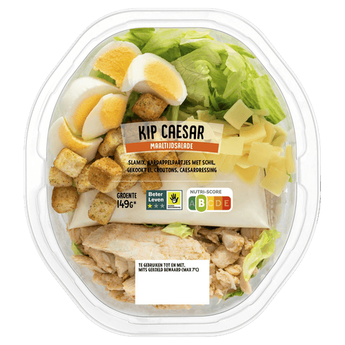 Foto van Maaltijdsalade kip caesar op witte achtergrond