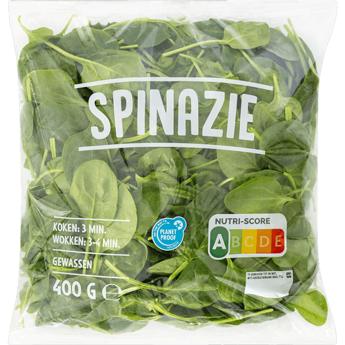 Foto van Spinazie gewassen op witte achtergrond