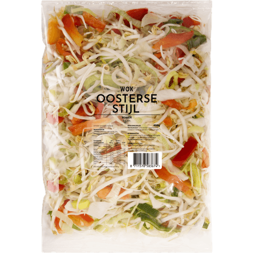 Foto van Wokgroente oosterse stijl sugar snaps op witte achtergrond