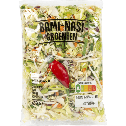 Foto van Bami-nasi groente op witte achtergrond