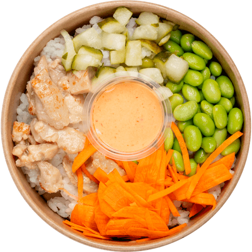 Foto van Fresh & easy Poke bowl kip op witte achtergrond