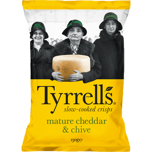 Foto van Tyrrells Chips mature cheddar op witte achtergrond