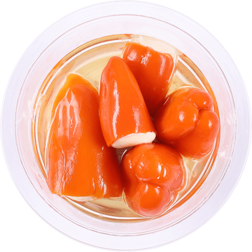 Foto van Proef 't Verschil Oranje paprika gevuld roomkaas op witte achtergrond