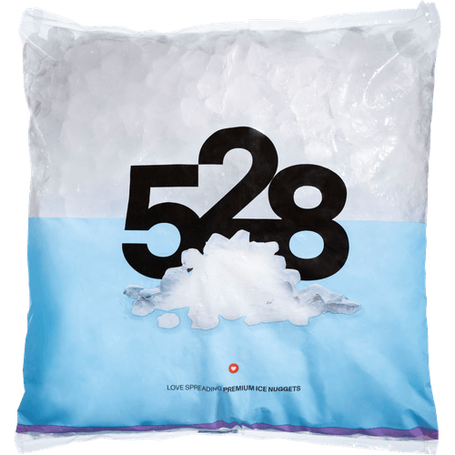 Foto van Crushed ijs op witte achtergrond