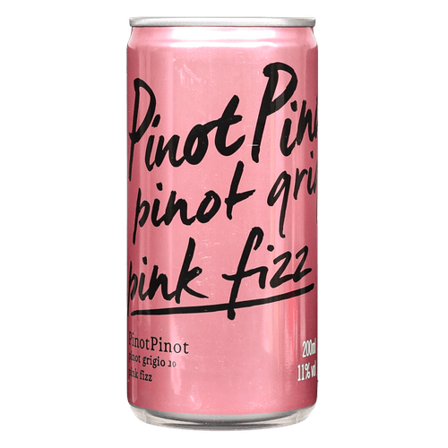 Foto van Pinot Pinot Rose sparkling op witte achtergrond