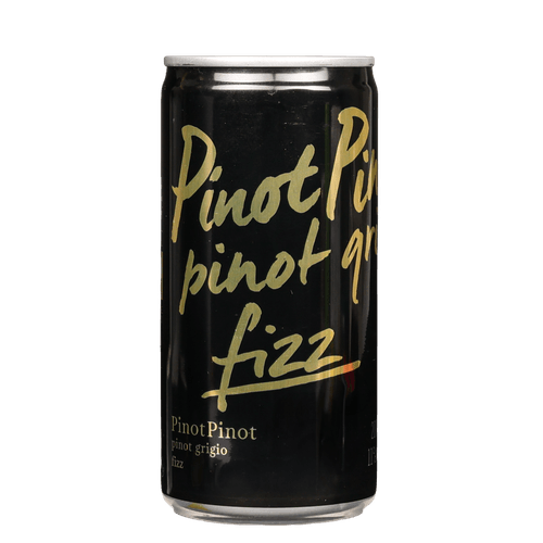 Foto van Pinot Pinot Pinot grigio sparkling op witte achtergrond