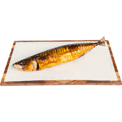 Foto van DekaVers Gerookte makreel heel op witte achtergrond