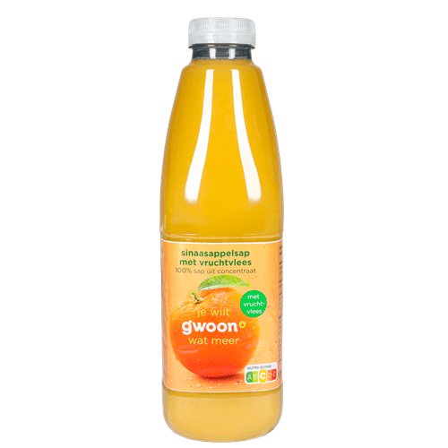 Foto van G'woon Sinaasappelsap met vruchtvlees op witte achtergrond