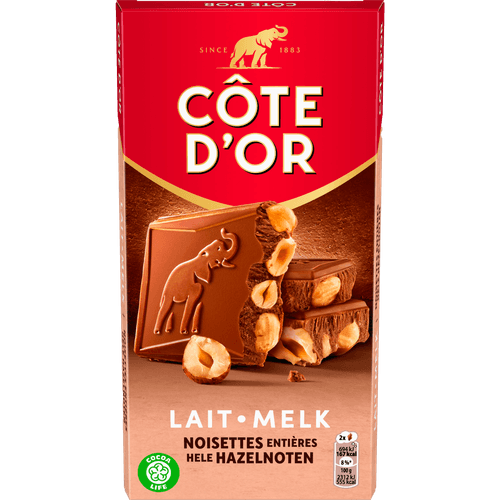 Foto van Côte d'Or Chocoladereep melk hele noot op witte achtergrond