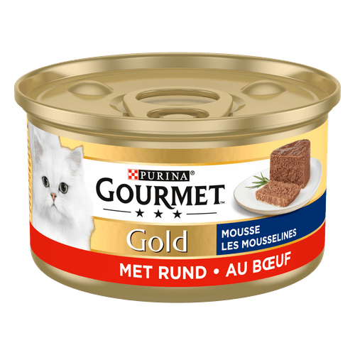 Foto van Gourmet Gold mousse met rundvlees op witte achtergrond