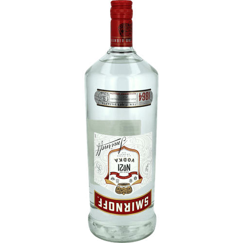 Foto van Smirnoff Vodka op witte achtergrond