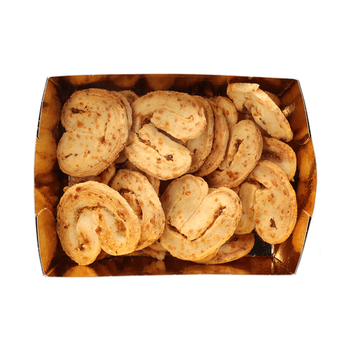 Foto van Euro Patisserie Roomboter kaasvlinders krokante ui op witte achtergrond